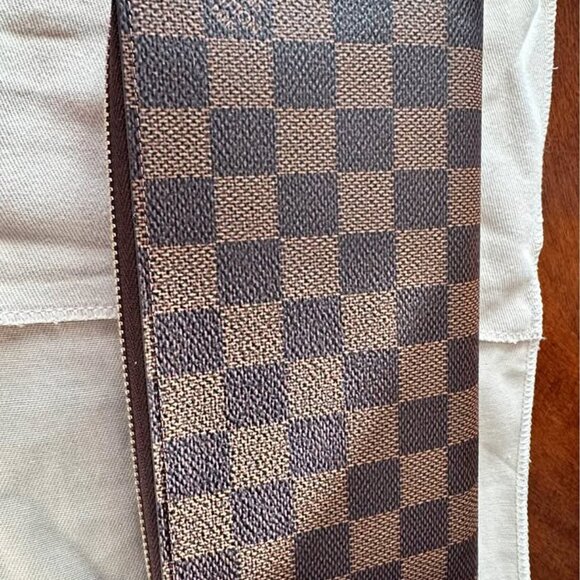 Louis Vuitton Damier Ebene Zippy Wallet - Picture 1 of 4